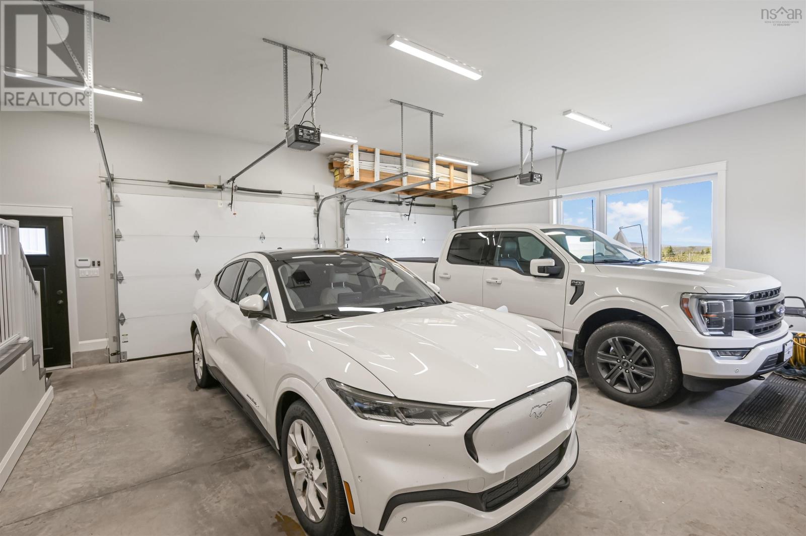 2000 Hillside Boularderie Road - 45