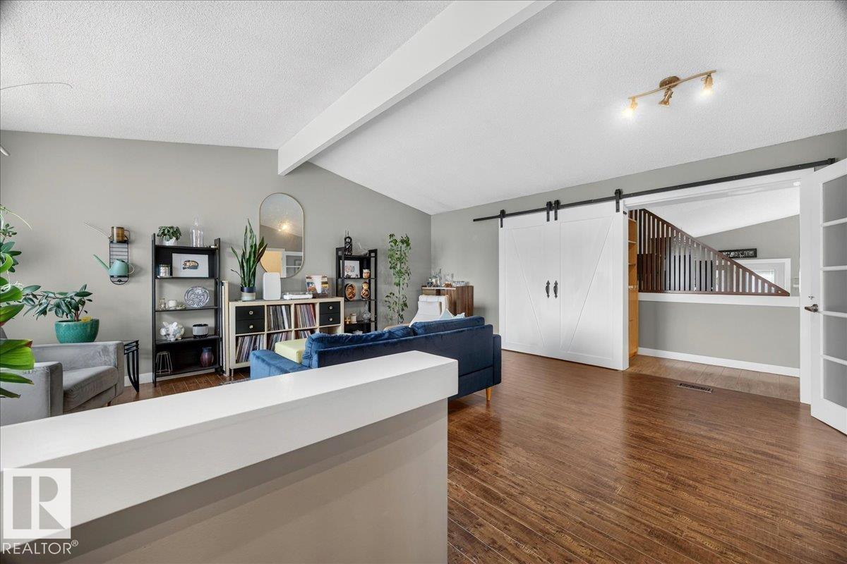 5211 94A AV NW - 8