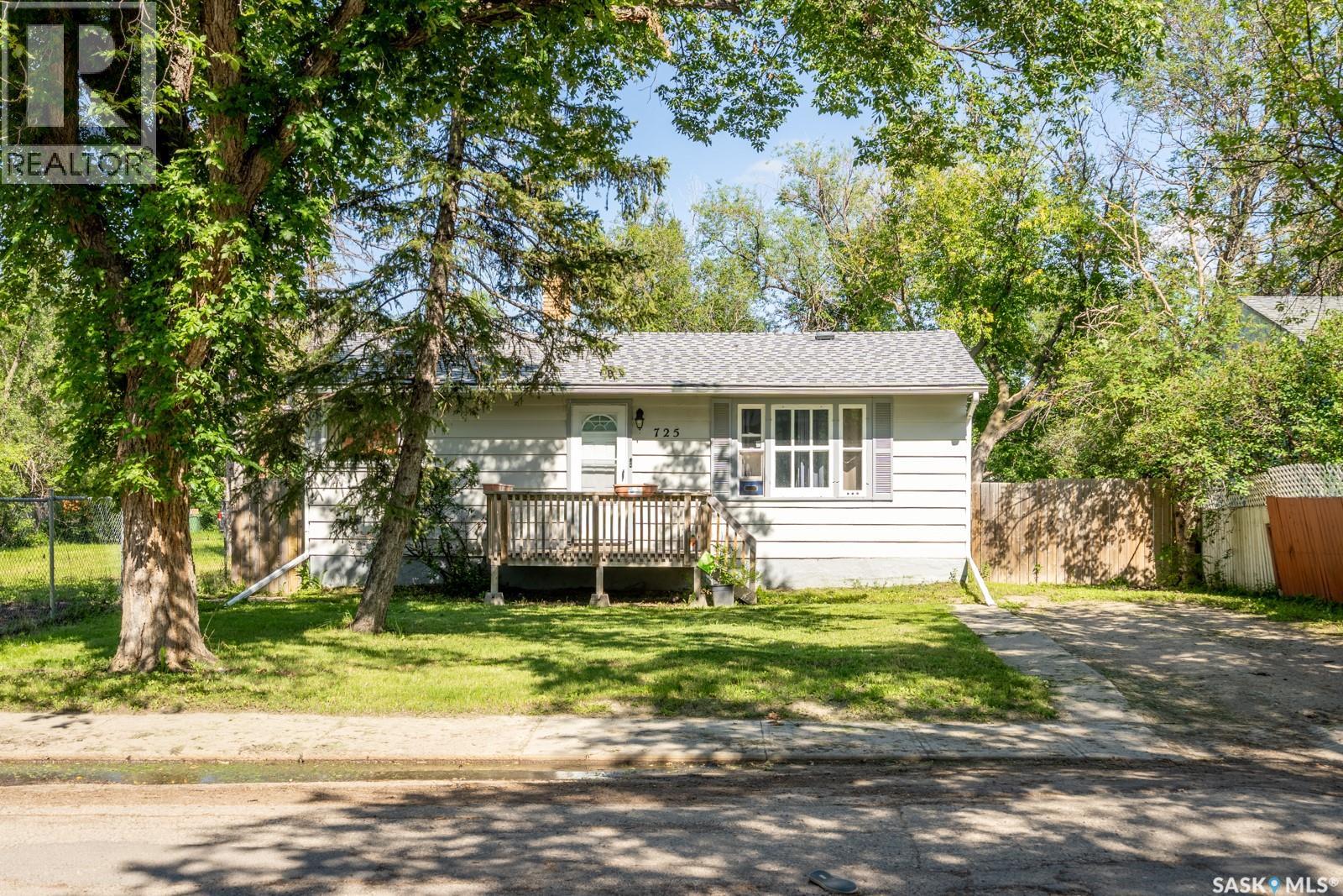 725 Cameron STREET - 1
