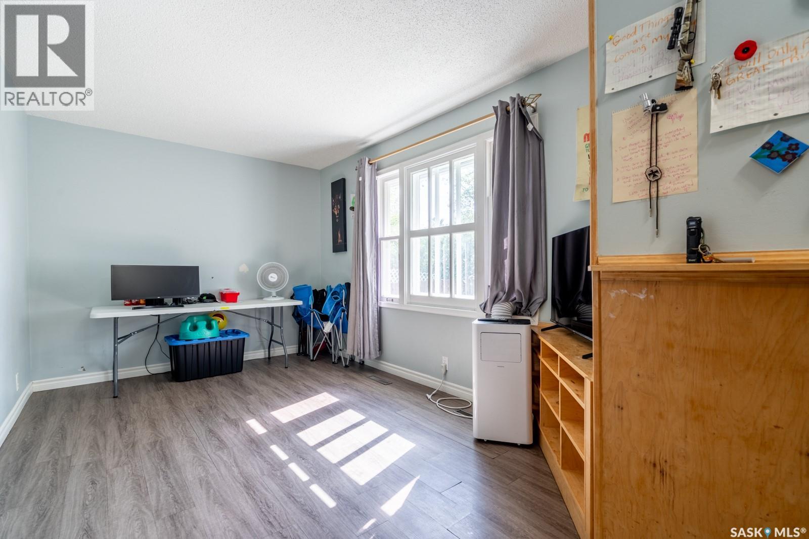 725 Cameron STREET - 4