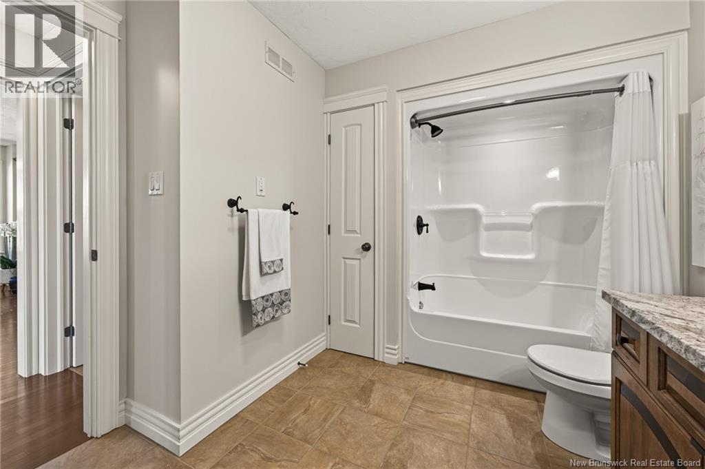 20 Thornhill Crescent - 23