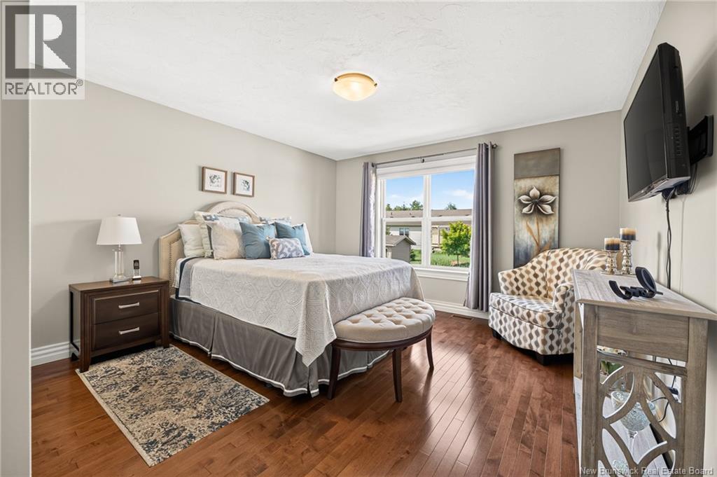 20 Thornhill Crescent - 24