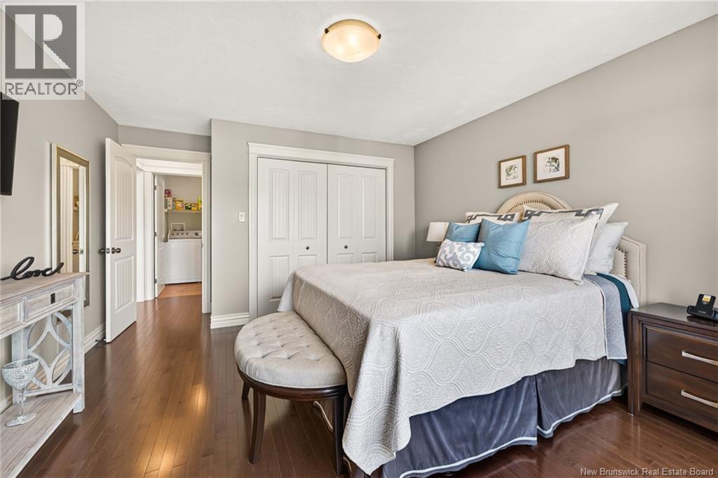 20 Thornhill Crescent - 25