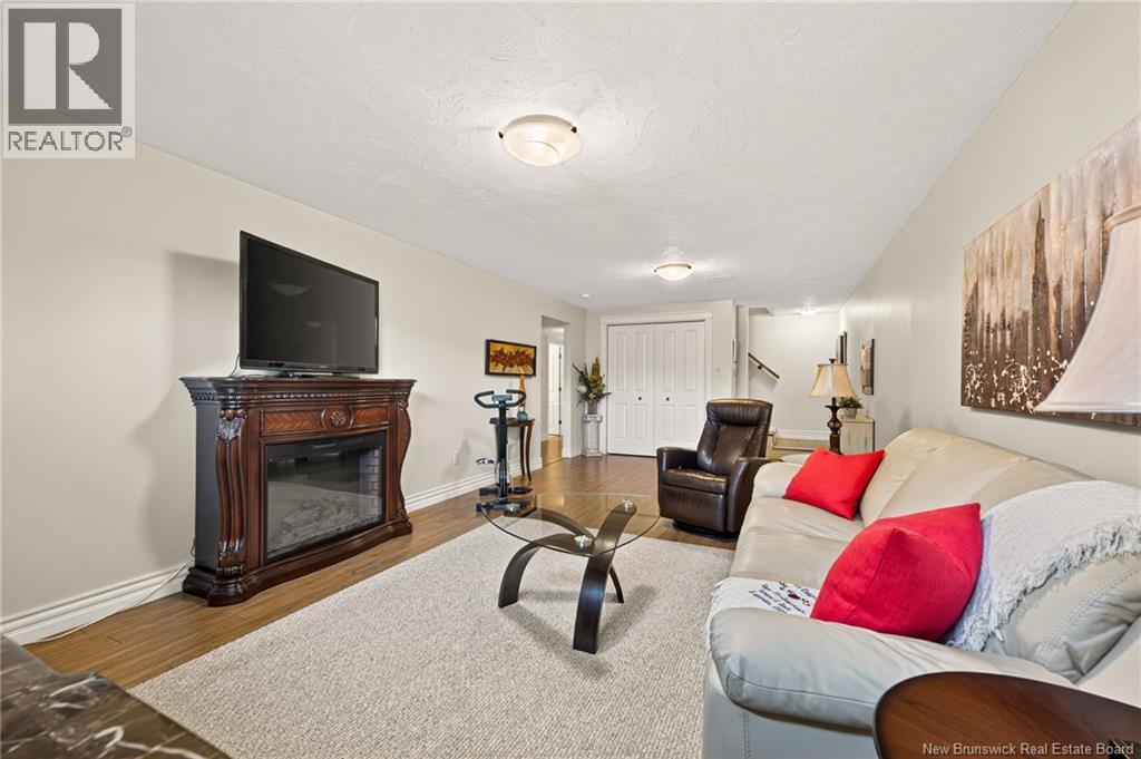 20 Thornhill Crescent - 30