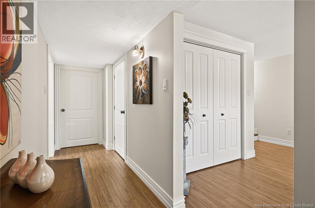 20 Thornhill Crescent - 32