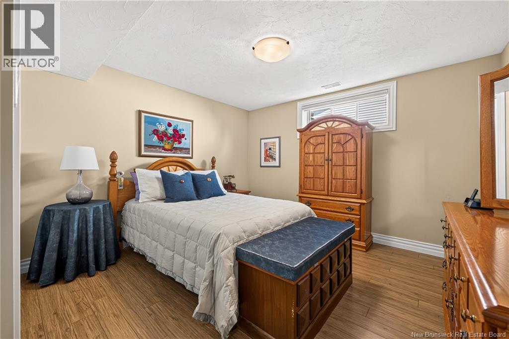 20 Thornhill Crescent - 36