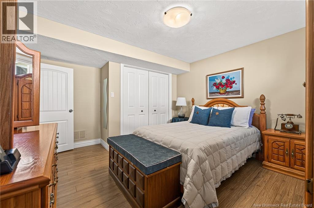 20 Thornhill Crescent - 37
