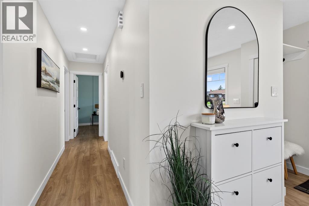Hallway to the bedrooms