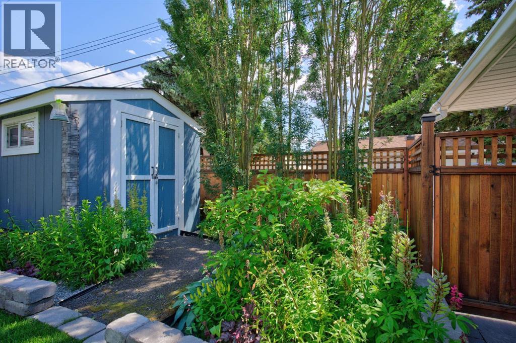 Matching shed for all your gardening items!