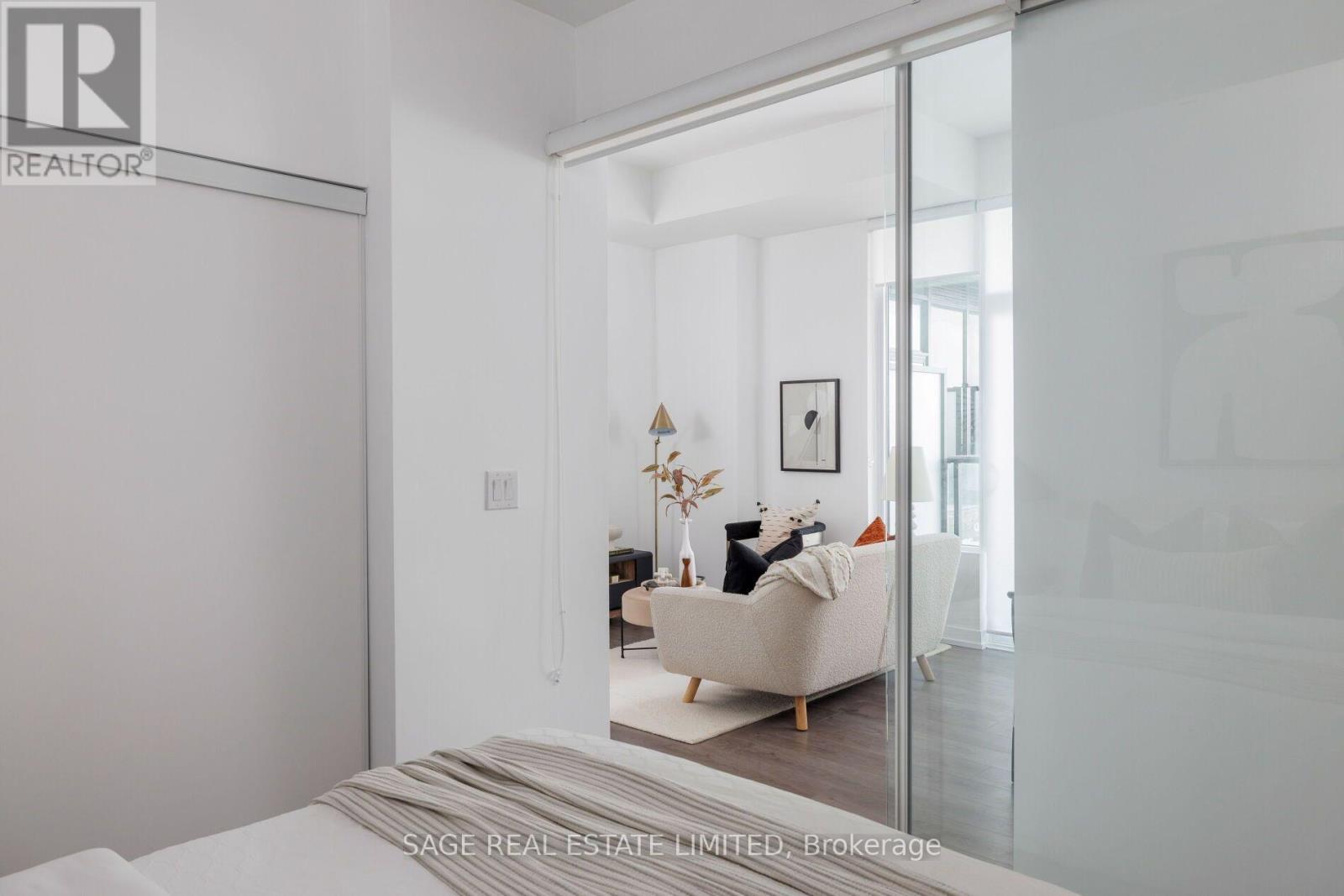 #1012 270 DUFFERIN STREET - 35