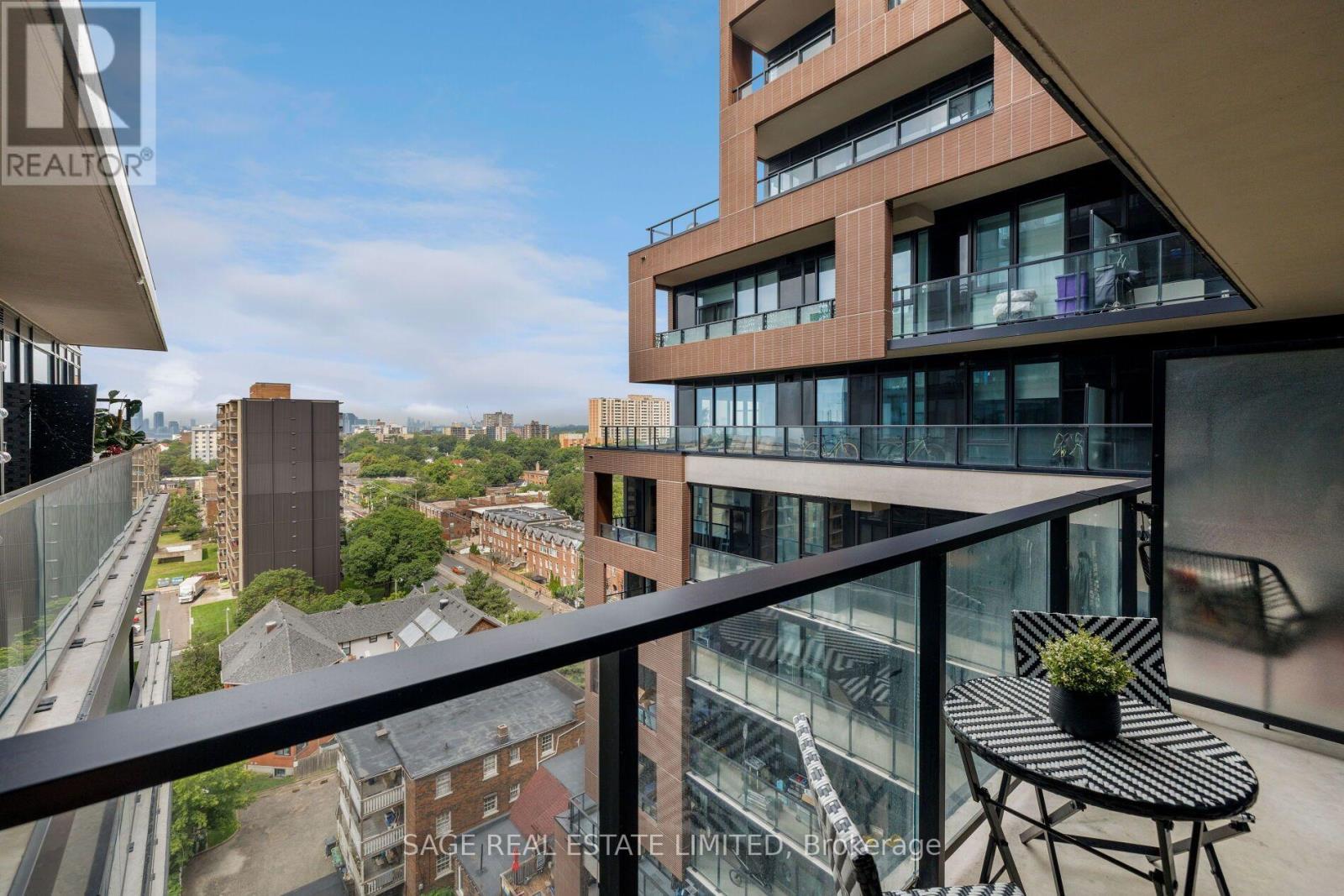 #1012 270 DUFFERIN STREET - 37