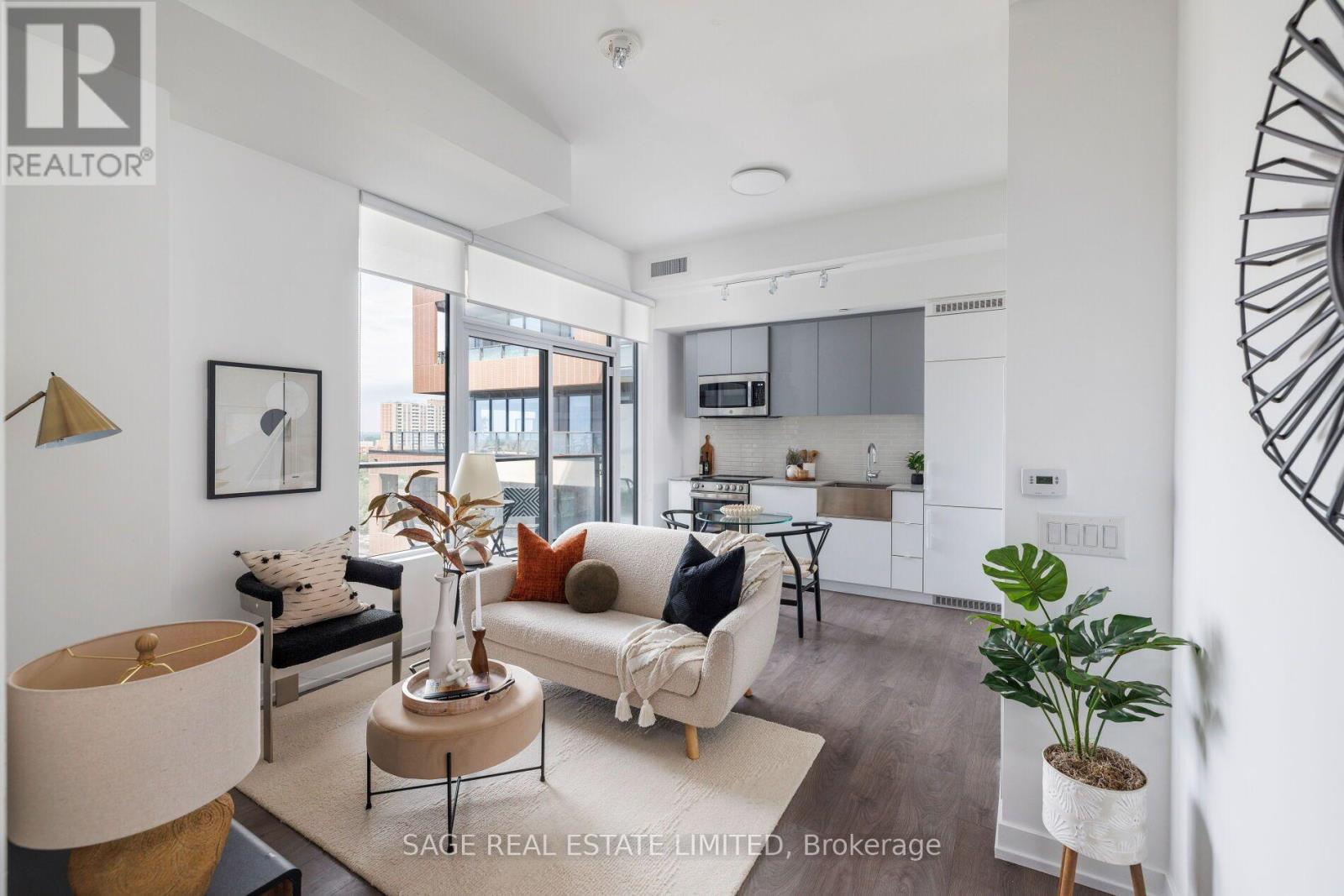 #1012 270 DUFFERIN STREET - 21