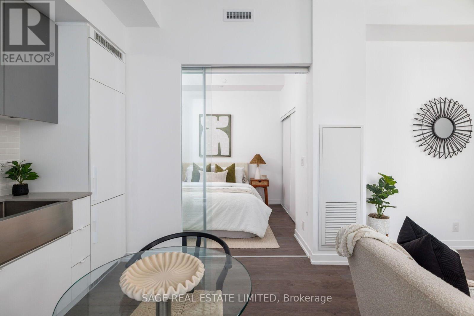 #1012 270 DUFFERIN STREET - 32