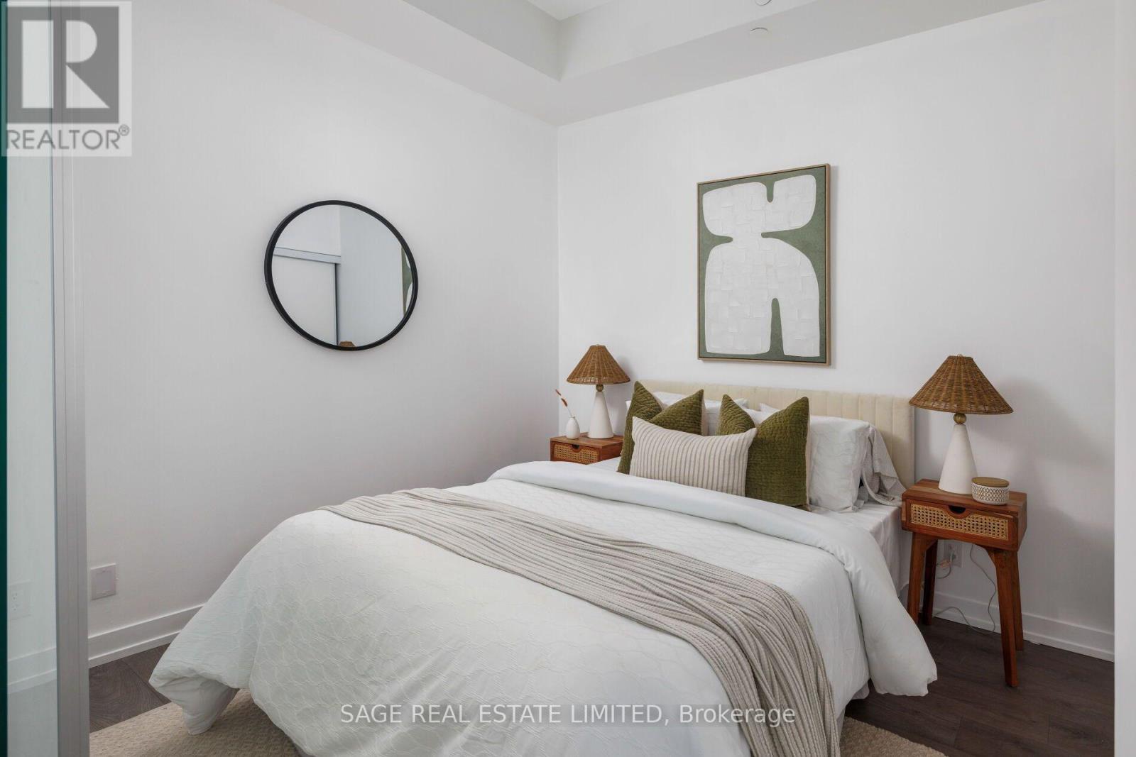 #1012 270 DUFFERIN STREET - 34