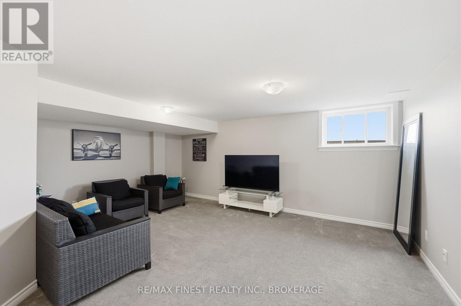 1689 TENLEY DRIVE - 35