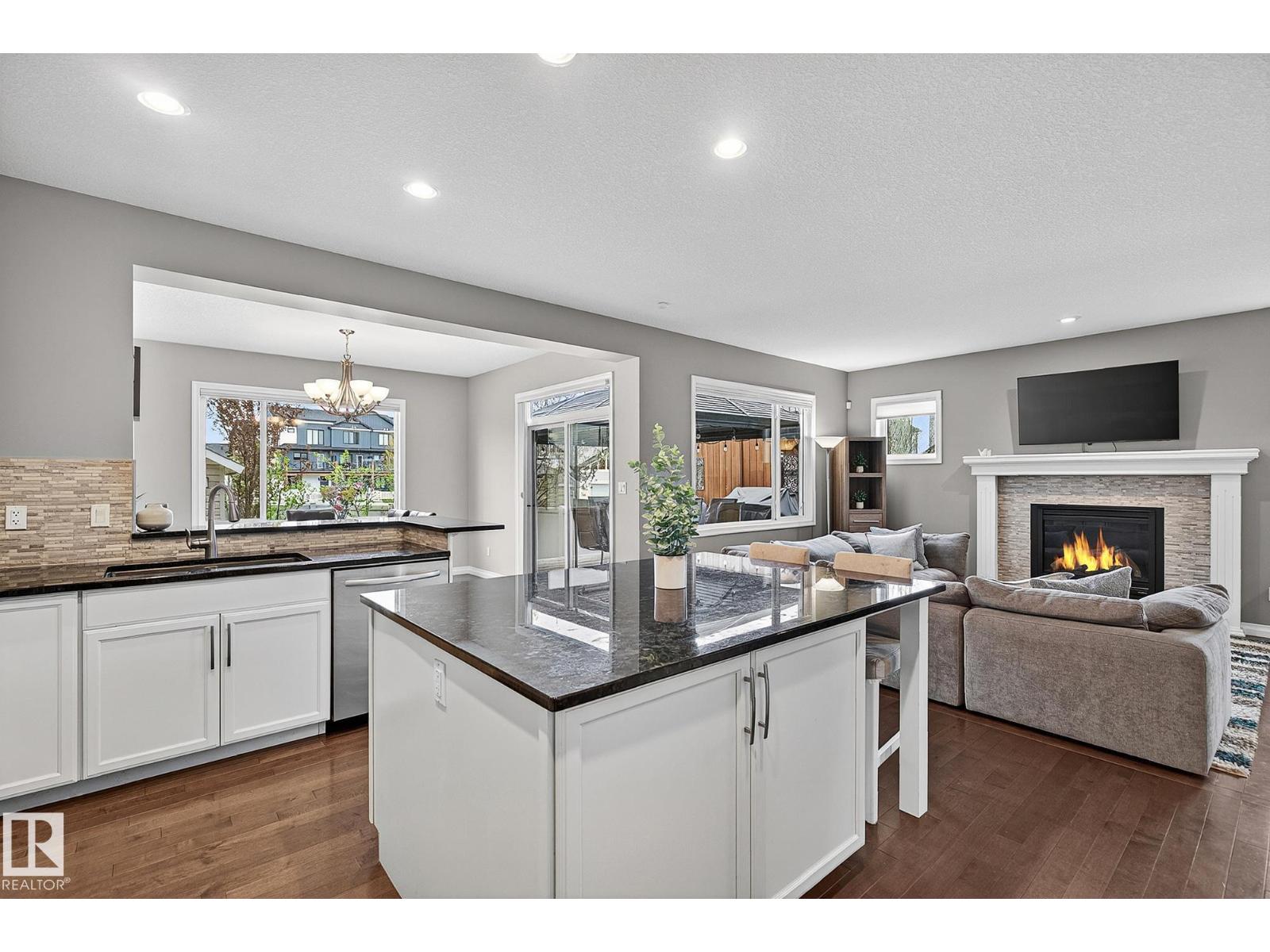 22131 95 AV NW - 14