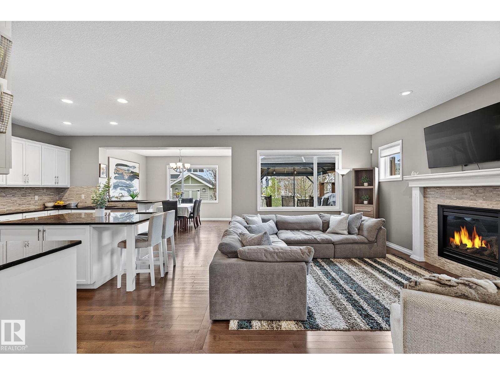 22131 95 AV NW - 5