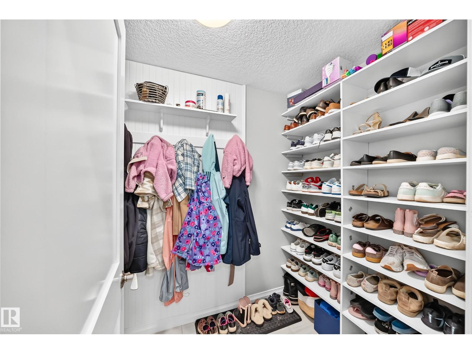 22131 95 AV NW - 21