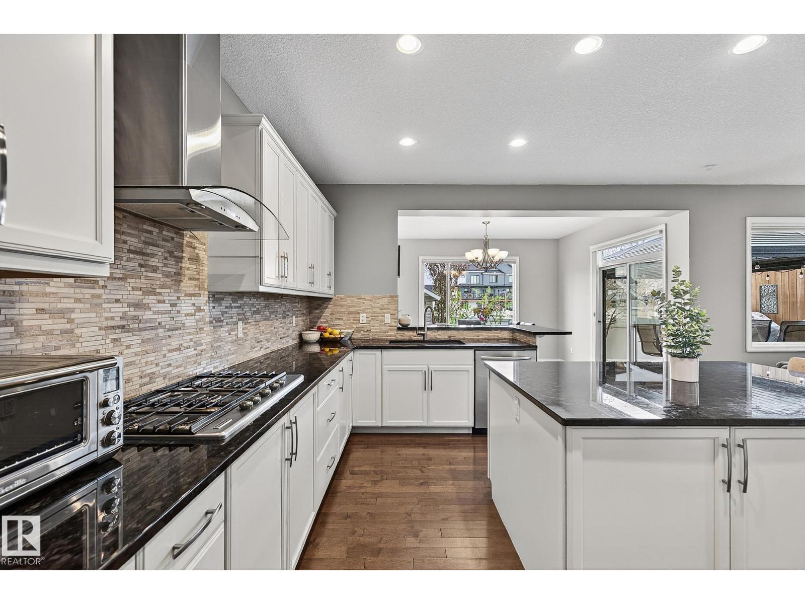 22131 95 AV NW - 13