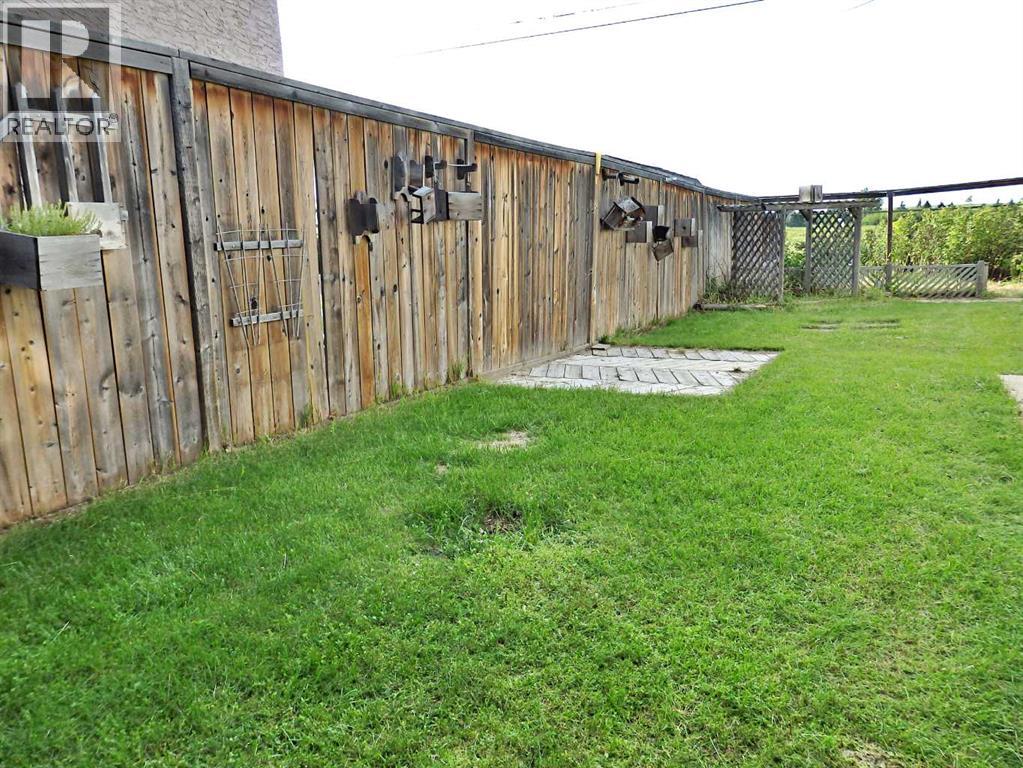 6402 53 Avenue - 45