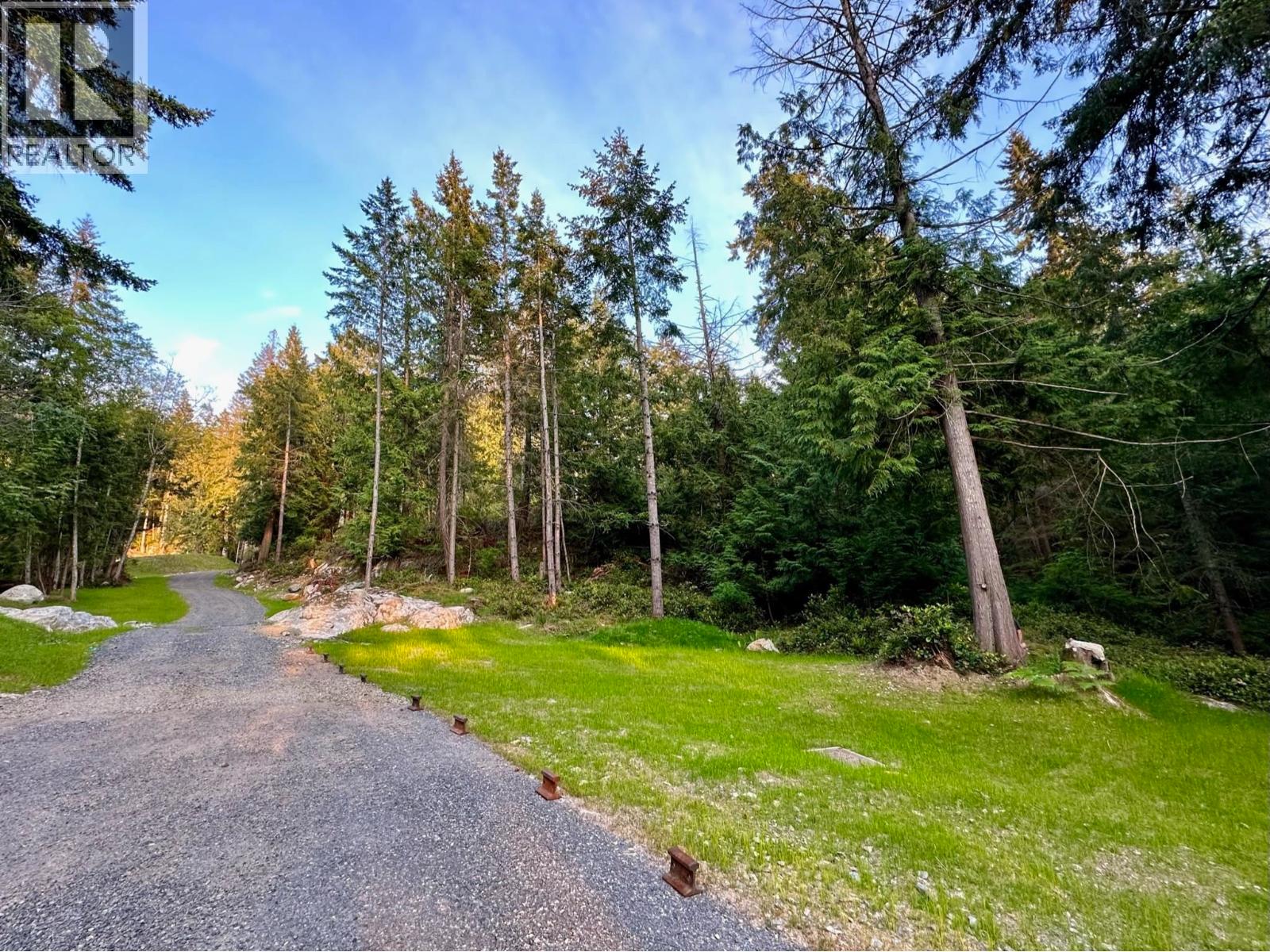 831 WINDJAMMER ROAD, Bowen Island — photo 2