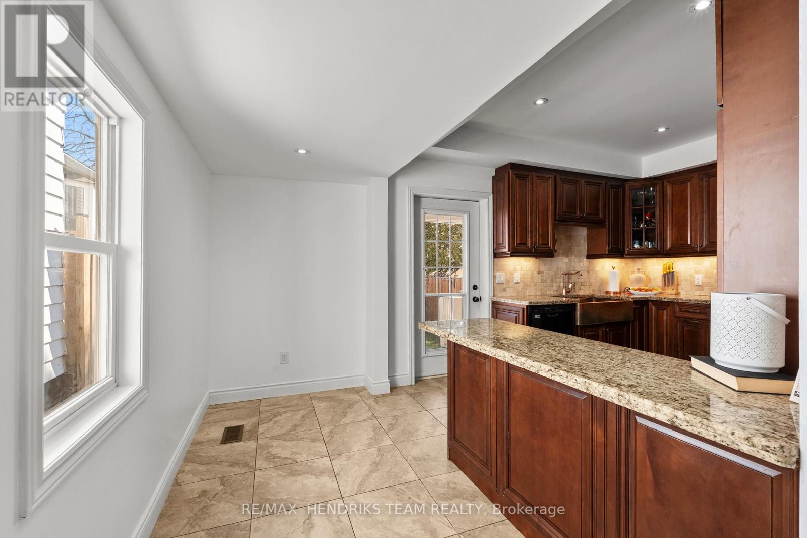 192 WOOD STREET E - 14