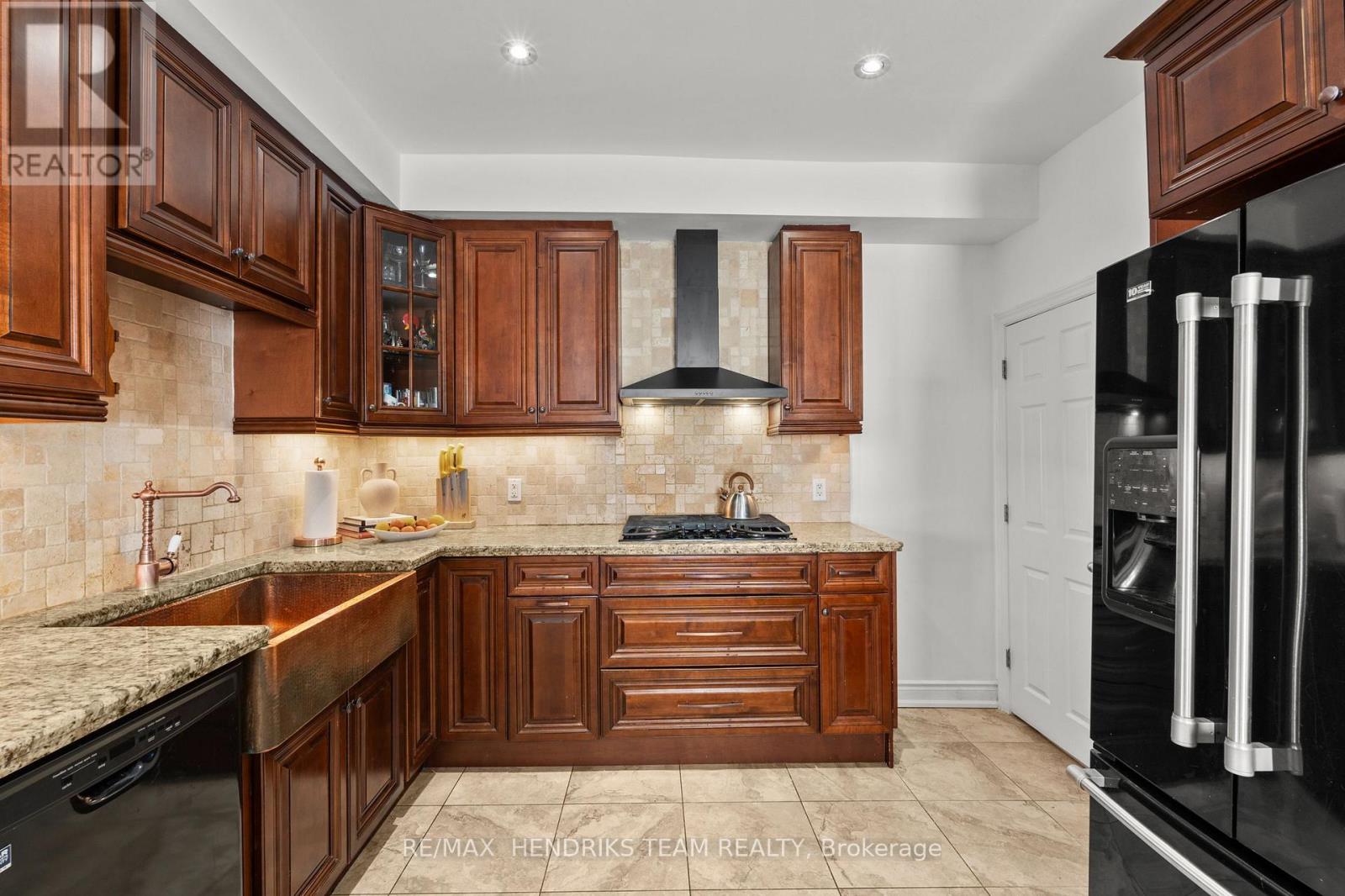 192 WOOD STREET E - 18