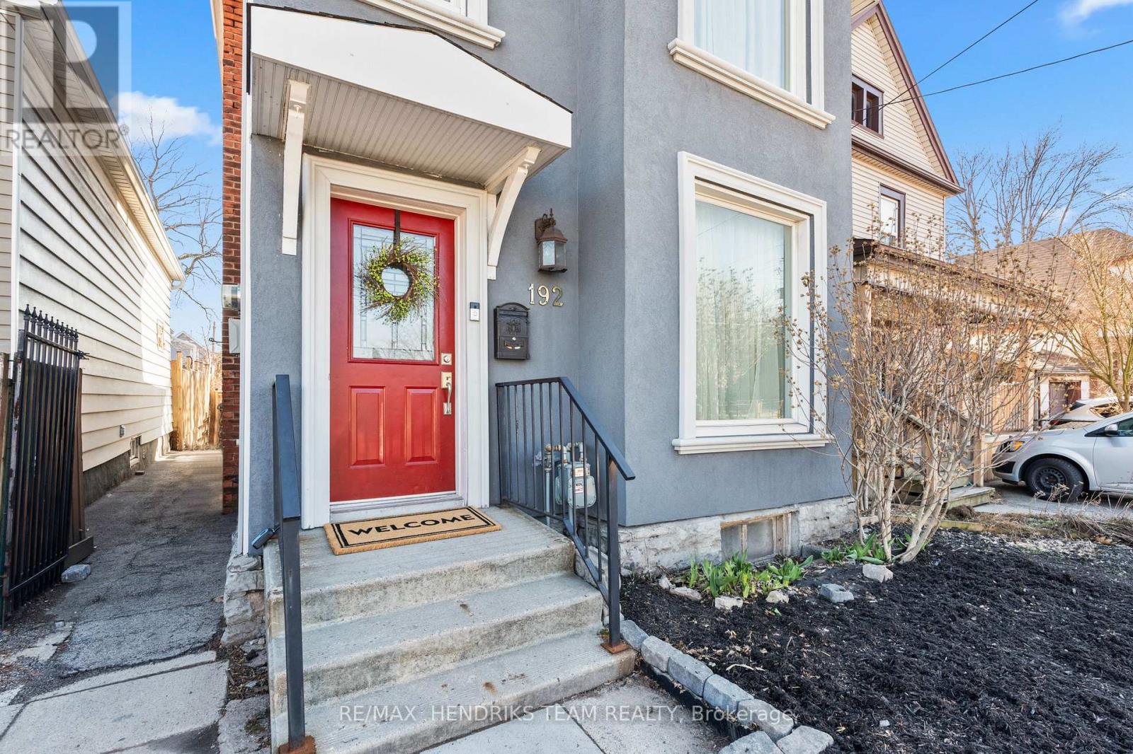 192 WOOD STREET E - 4