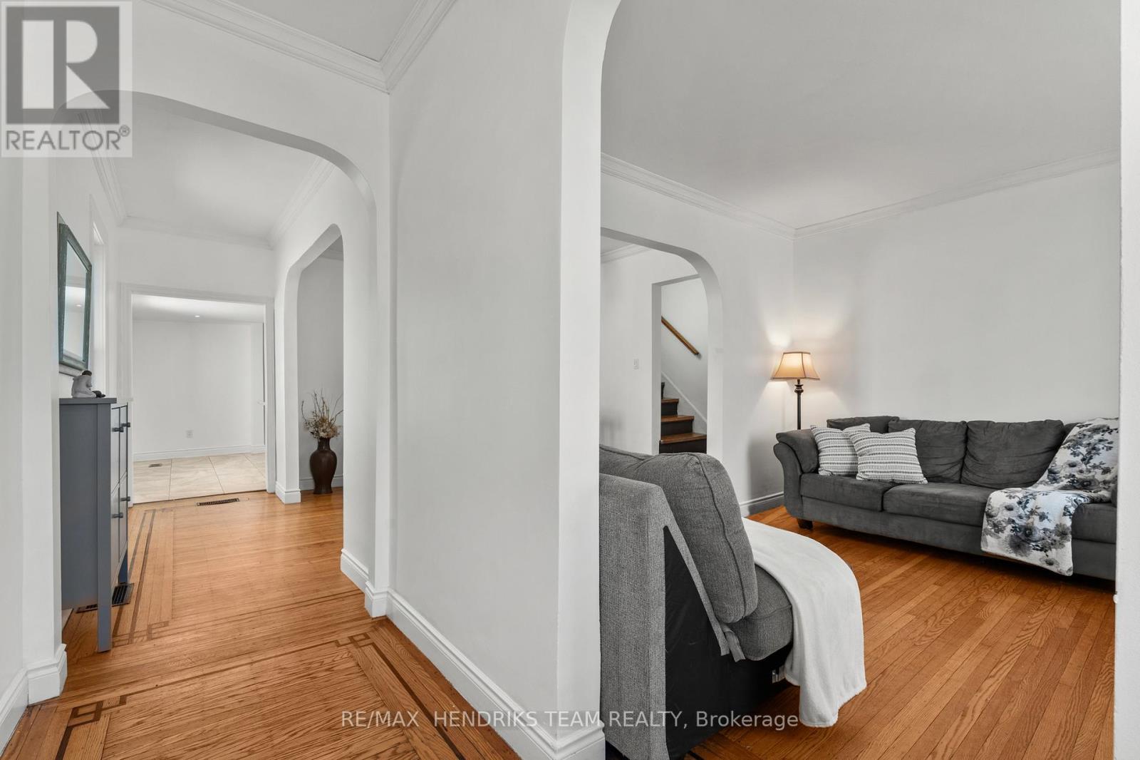 192 WOOD STREET E - 5