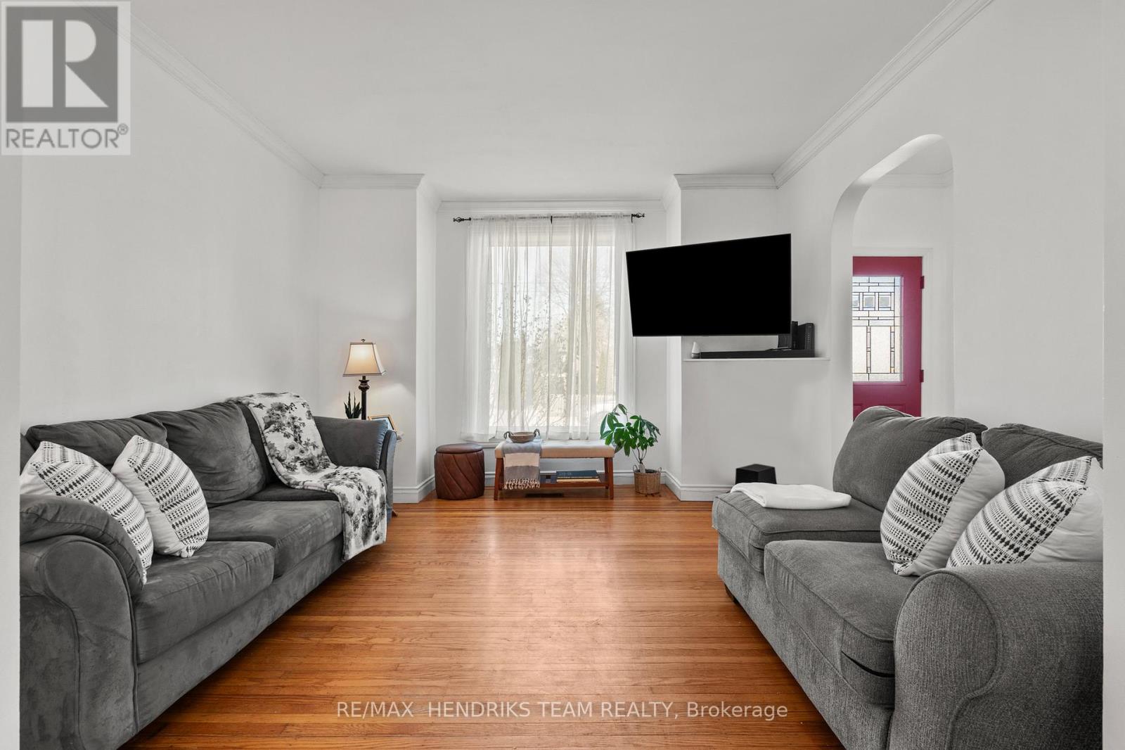 192 WOOD STREET E - 6