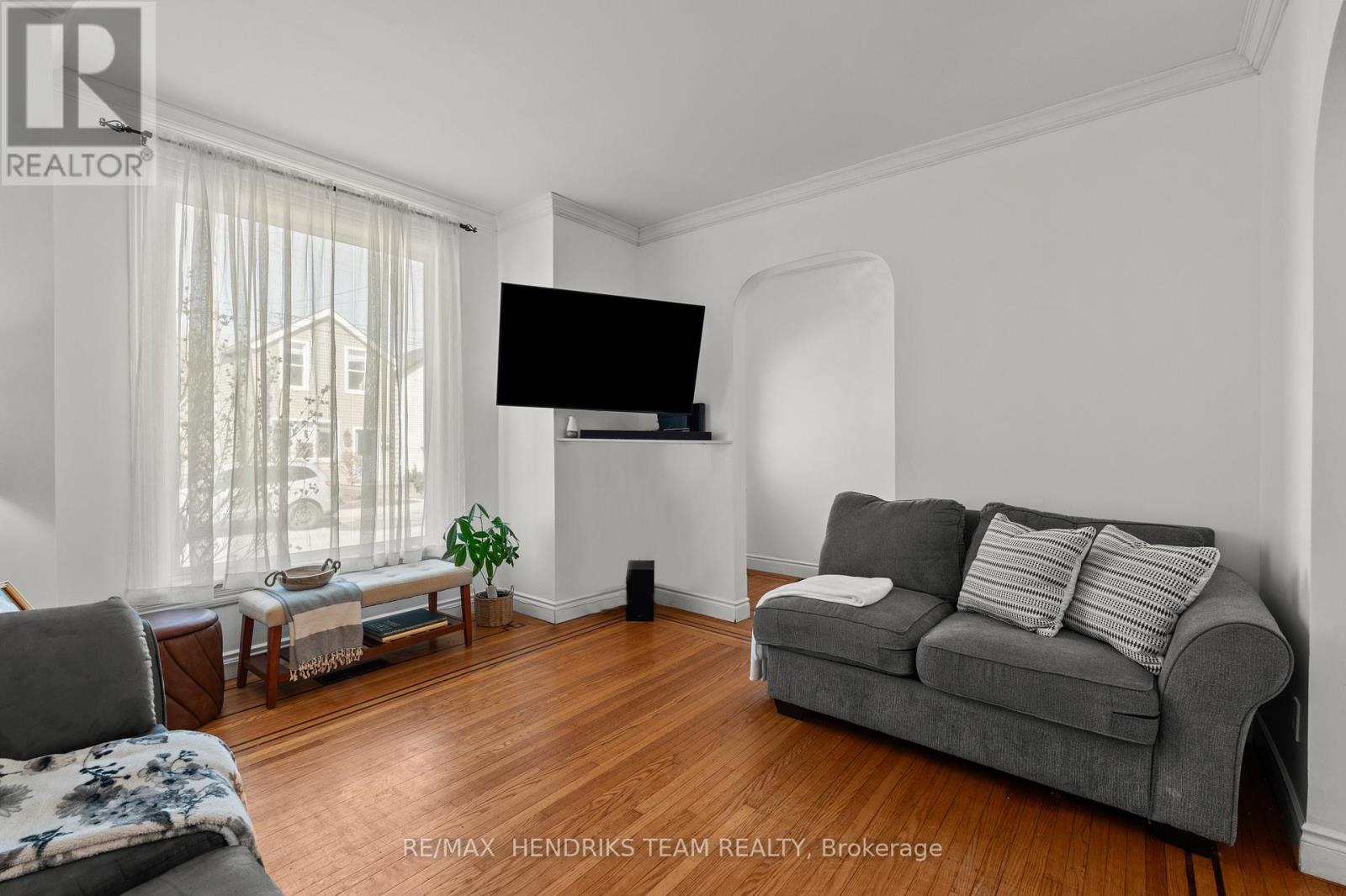 192 WOOD STREET E - 7