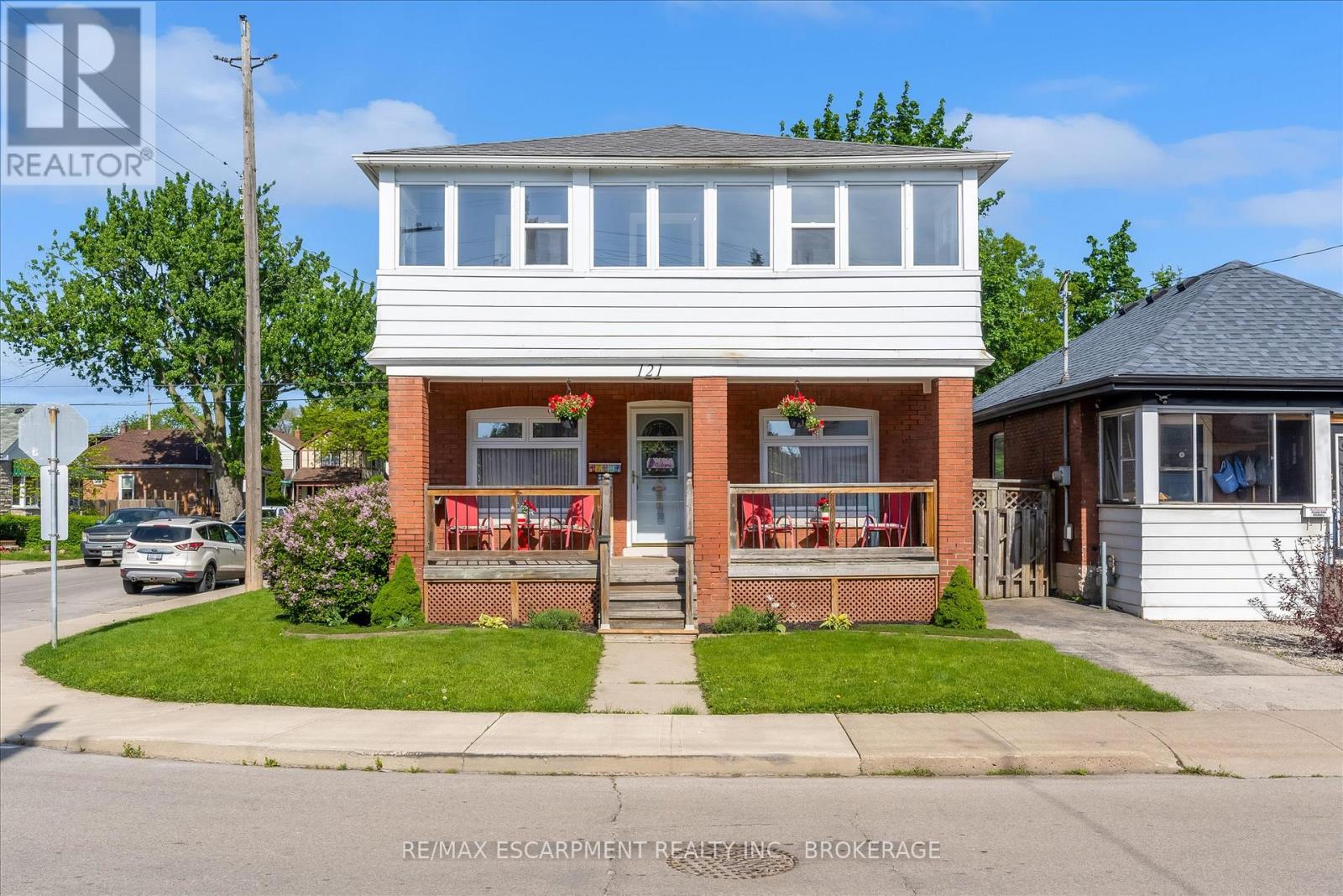 121 EDGEMONT STREET N - 1