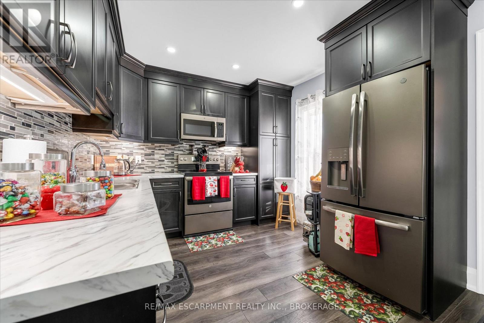 121 EDGEMONT STREET N - 13