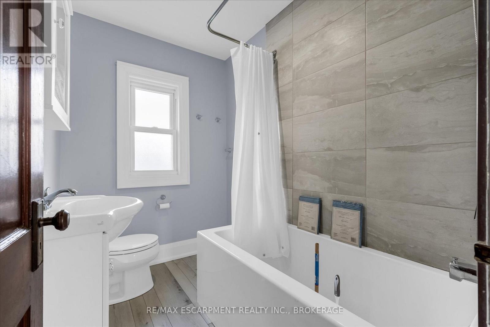 121 EDGEMONT STREET N - 28
