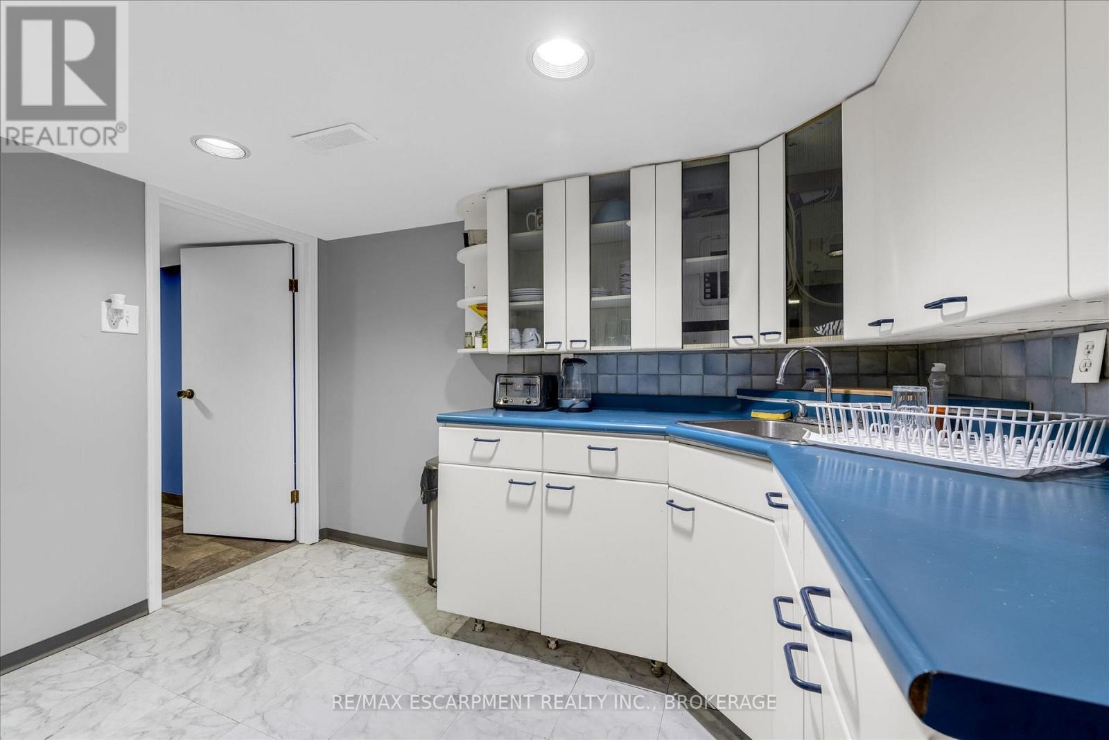 121 EDGEMONT STREET N - 34