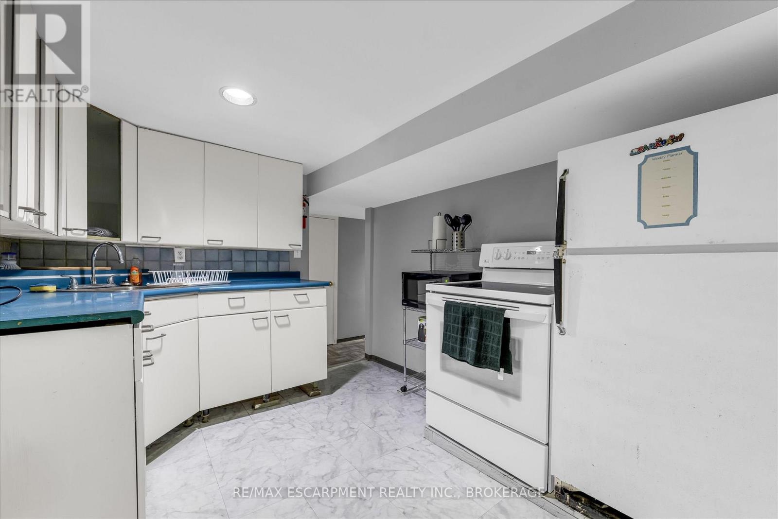121 EDGEMONT STREET N - 35