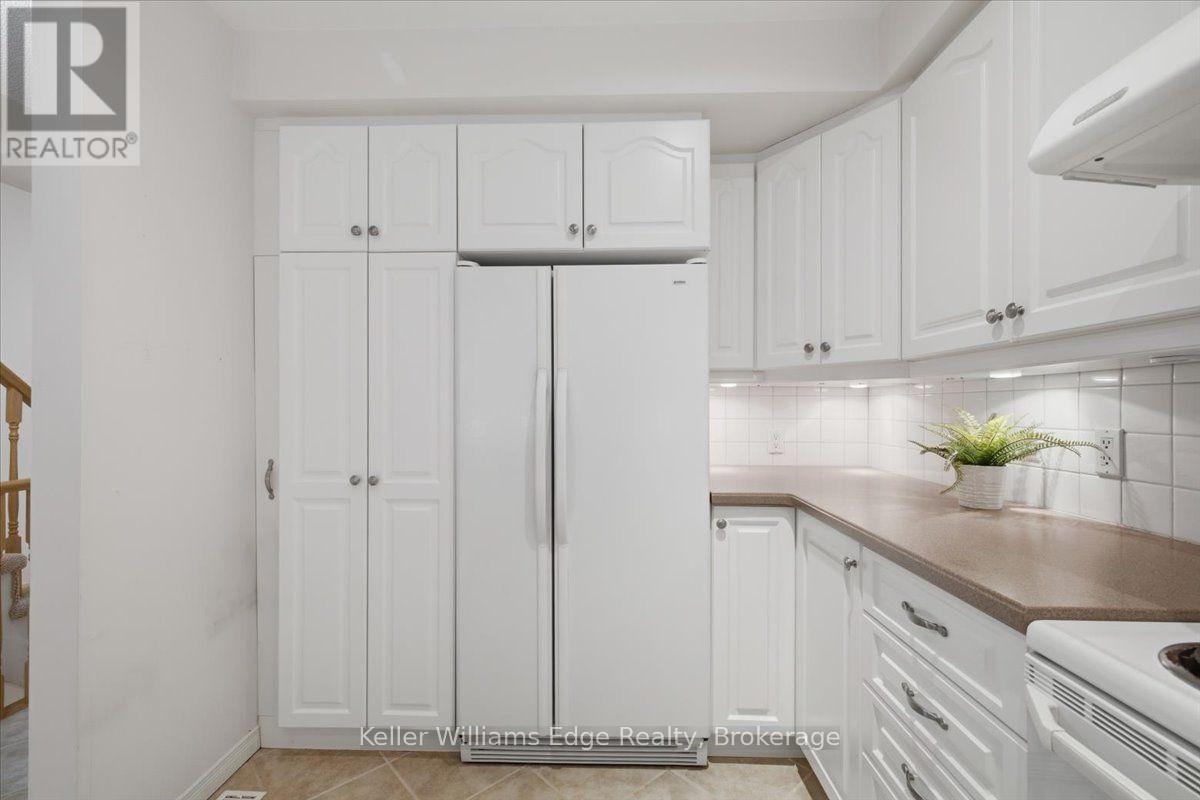 #20 2025 CLEAVER AVENUE - 23