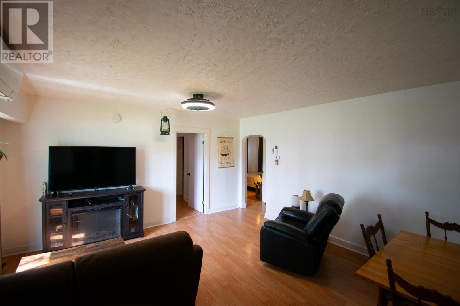14979 / 14981 Highway 1 - 9