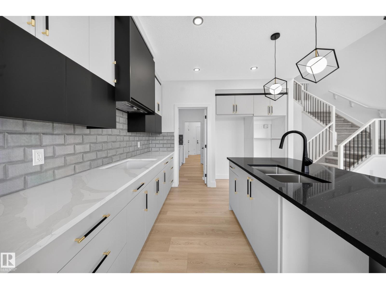 803 30 AV NW - 9