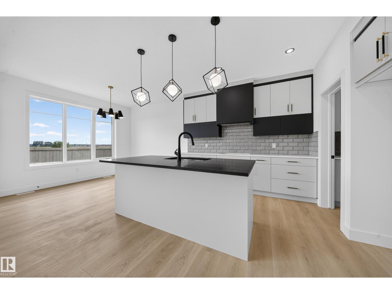 803 30 AV NW - 7