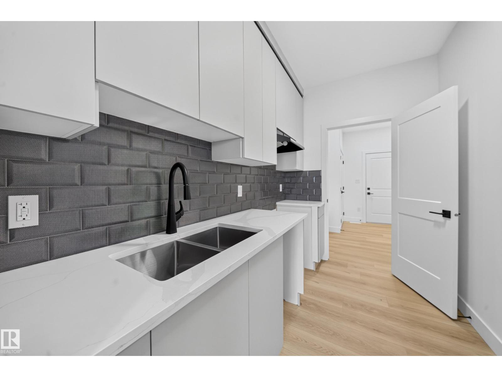803 30 AV NW - 10