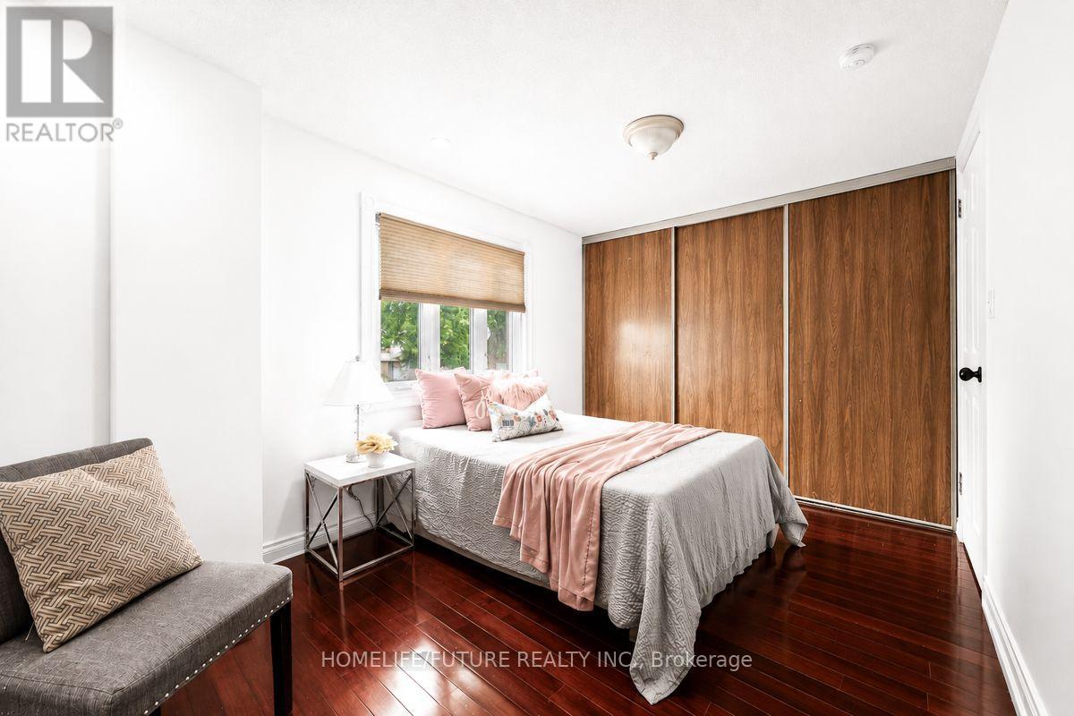 42 MARSDALE CRESCENT - 13