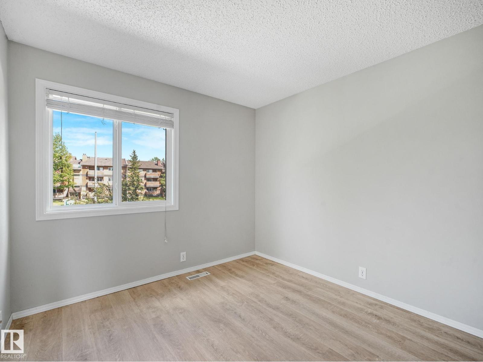 #55 13833 30 ST NW - 26