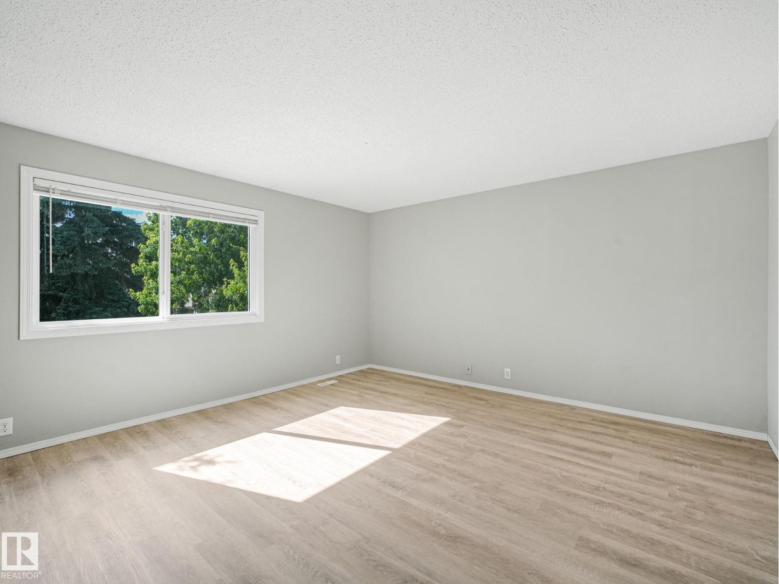 #55 13833 30 ST NW - 19