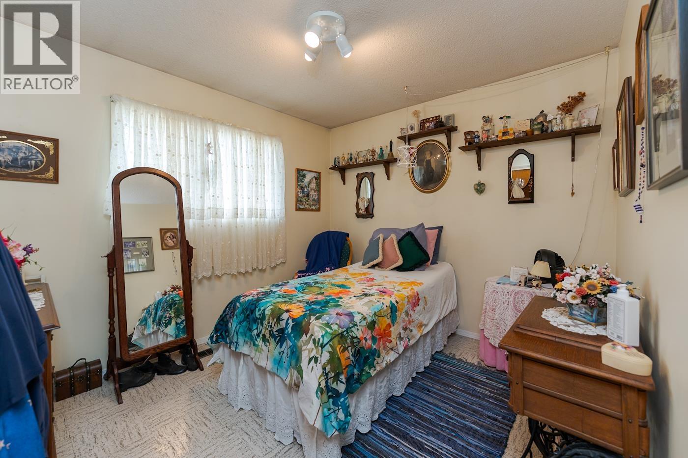 Photo 17 of 32 — 598 LANDSDOWNE ROAD · Prince George, BC