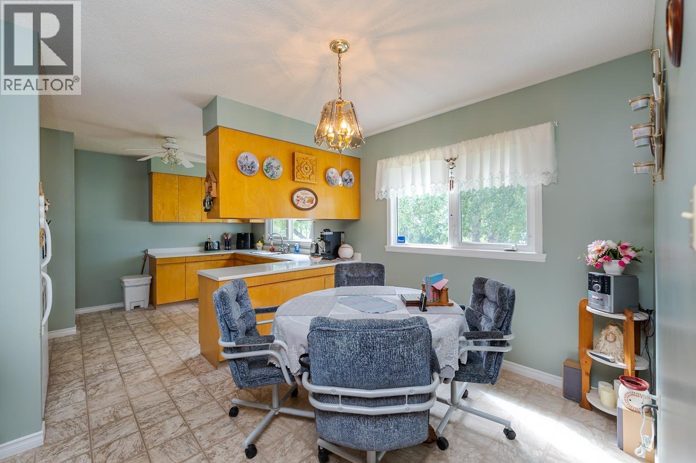 Photo 12 of 32 — 598 LANDSDOWNE ROAD · Prince George, BC