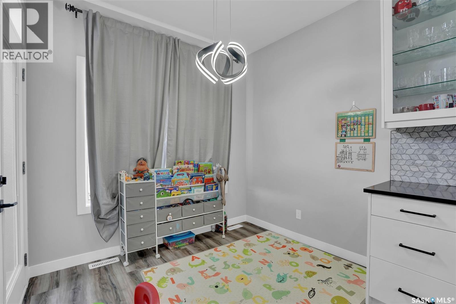 3204 Crosbie CRESCENT - 45