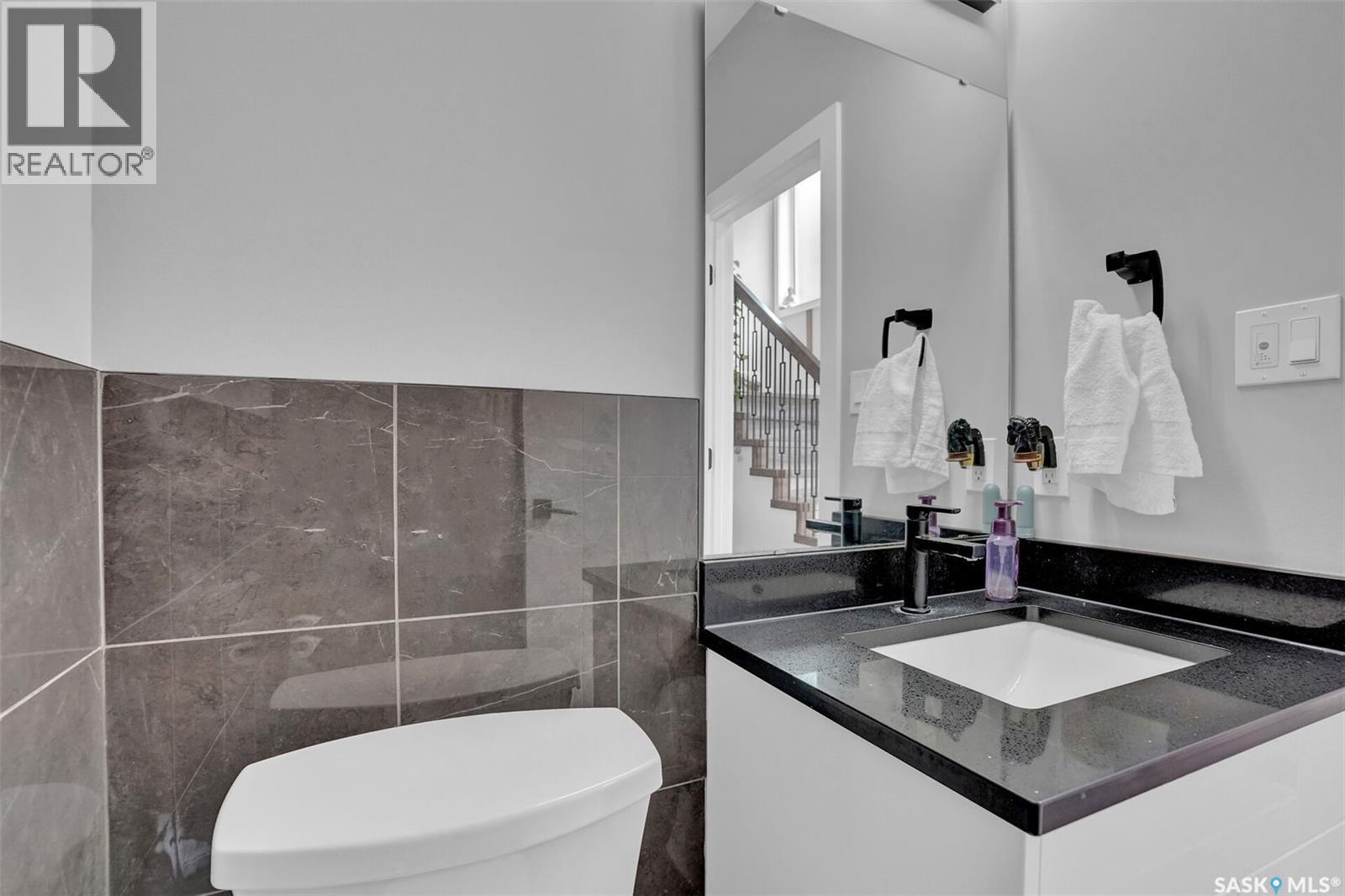 3204 Crosbie CRESCENT - 44