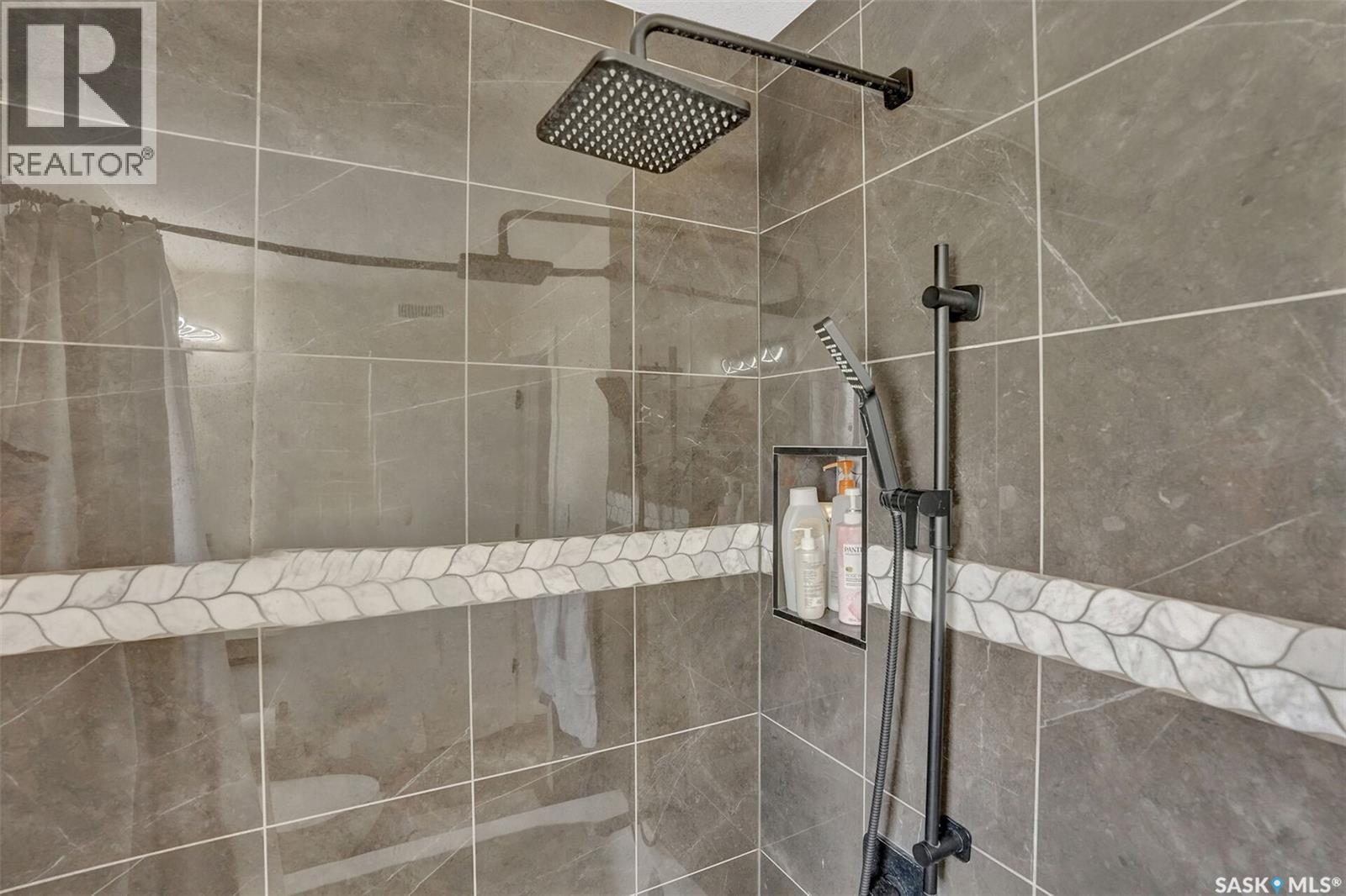 3204 Crosbie CRESCENT - 30