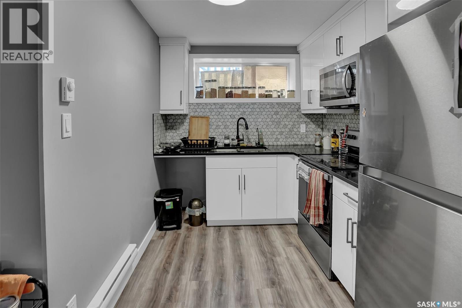 3204 Crosbie CRESCENT - 40